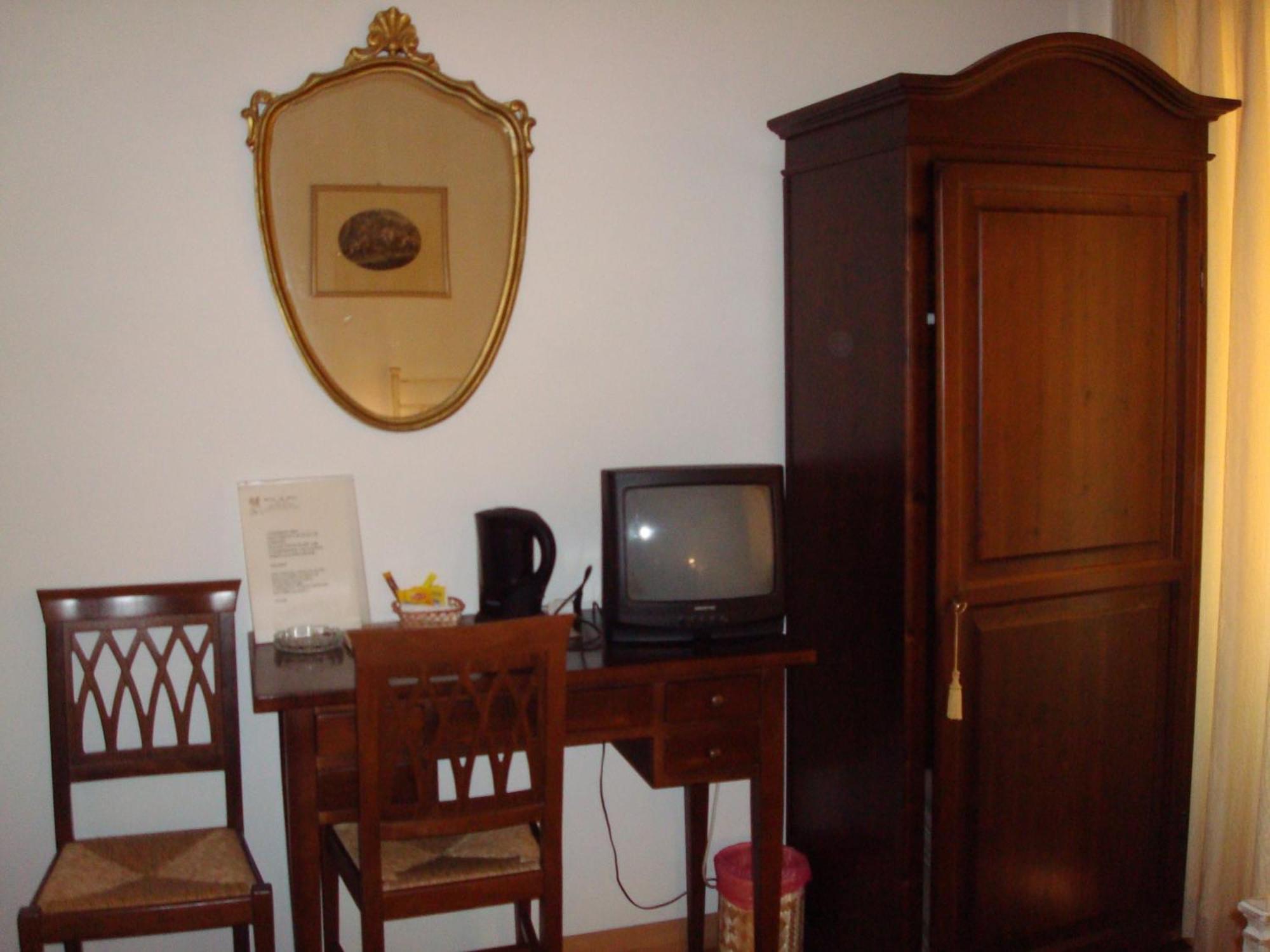 Albergo La Sfinge Chiusi Exterior foto